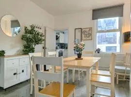 Large 2-Bed Near City Centre & Anfield Parking