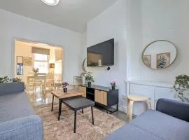 Large 2-Bed Near City Centre & Anfield Parking