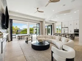 La Villa Nadia - Lakefront Luxury Vacation Rental in Destiny with Private Pool