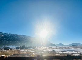 Authentique Chalet Cosy dominant le Plateau de Solaison, hotel a Brizon