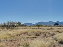 15 Mi to Kartchner Caverns Quiet Gem with Mtn Views, отель в городе Бенсон