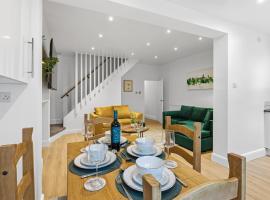 Executive Contractor House, Sleeps 7, Chester, Hotel in Saltney