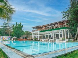 La Plage Beach Club, hotel v mestu Tjikakaka