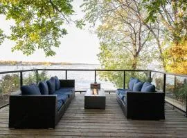 Luma Lakehouse Icewine Lakefront | Deck + Hot Tub