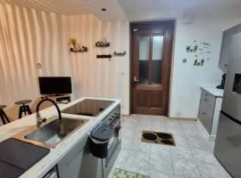 Maison de ville cosy 2 chambres et bureau