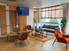 伊菲尼阿克聖布里厄宜必思快捷酒店，Yffiniac的飯店