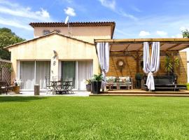 Charmant studio avec terrasse et jardin au cœur de la Provence 4 étoiles, hotel i Camps-la-Source