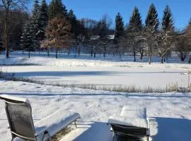 Two lakes heaven - Forest Retreat by The Mountains