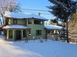 Two lakes heaven - Forest Retreat by The Mountains