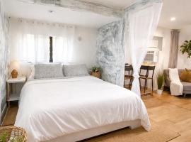 Social Distanсing Approved Nature Getaway!，那不勒斯的露營地