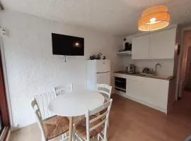 Studio Cosy proche station superbe vue