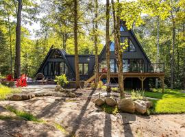 Sauna Hot Tub Lake Off-Grid AFrame Retreat, hotel v destinácii Gravenhurst