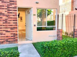 Casa completa con alberca compartida y jardín en Xochitepec – hotel w mieście Xochitepec