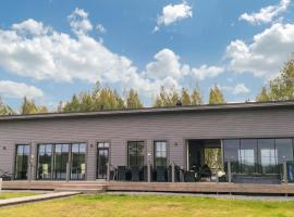 Holiday Home Villa karhentimantti by Interhome, hotel em Karhe