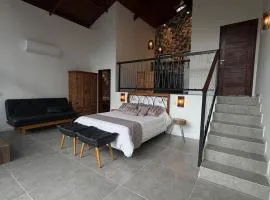 Lobo Freki - Novíssimo Refúgio romântico com vista para a Serra