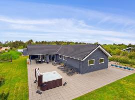 Holiday Home Amai - 4-5km from the sea by Interhome，Tagholm的有熱水按摩池的飯店