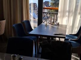 Yellow Hill Apartment, hotel di Cajetina