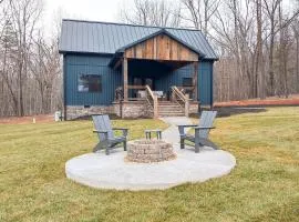 Serene Couples Getaway with Mtn Views in Bedford!