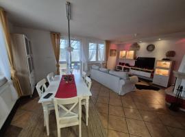 Dom pod flagą, khách sạn ở Sobącz