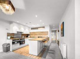 Flat 2 - Luxury Bolton City Centre Apartments, Hotel in Bolton