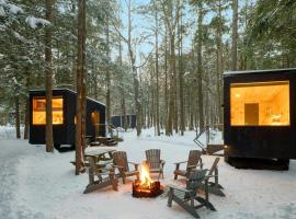 Postcard Cabins Starved Rock, Outdoor Collection by Marriott Bonvoy, campground in Ottawa