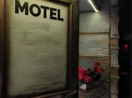 MOTEL Route 80
