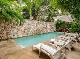 Peaceful Stay Steps from the Lagoon