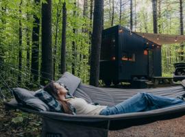 Postcard Cabins Ozark Highlands, Outdoor Collection by Marriott Bonvoy, camping em Osceola