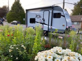 Warm new Jayco trailer with comfy queen bed, hotel ad Aldergrove