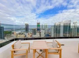 Skyline Views, Rooftop Pool & Gym Near Brickell