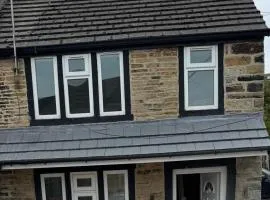 Aurang House, 1 Bedroom, Double bed, en-suite, with Kitchen, 55" Flat TV, Private Parking