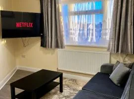 Cozy Luxurious Flat near LHR