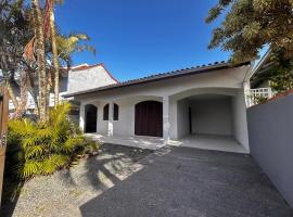 Casa completa para verão!, Hotel in Joinville