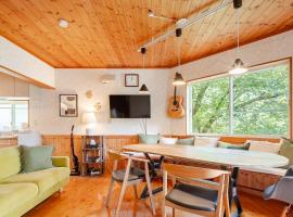 Atami Mountain Hideaway Private Cottage for family and group, hotel i Kannami