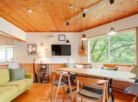 Atami Mountain Hideaway Private Cottage for family and group