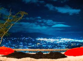 Glamping Mirador De La Montaña, hotel di Silvania