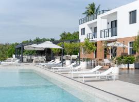 The Village Chumphon Hotel, hotelli kohteessa Ban Bo It