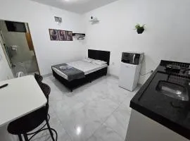 Flat 04 com lavanderia na entrada e feira as domingo e quartas