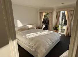 Family Retreat in Jan Juc hosted by Kat, sleeps 6