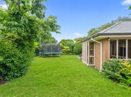 Large warm 4BRM family recharge in Halswell - Netflix, Massage chair