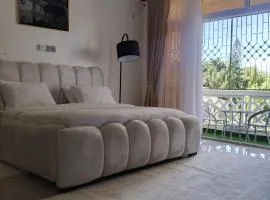 Luxury Serviced 2-Bedroom, Walk to Nyali Beach