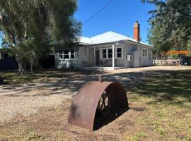 Byrne Cottage, Moyhu, hotel em Moyhu