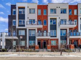 Downsview Park Luxury Townhome near Yorkdale Transit, Hotel in Toronto