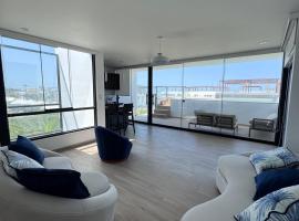 Beach House in Mejía with Private Beach and Pool, Hotel in Islay