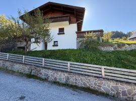 Holiday home with panoramic view, hotell sihtkohas Tulfes