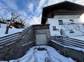 Holiday home with panoramic view, Hotel in Tulfes