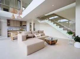 Villa Belcasa Phuket - New Cozy 3BR Pool Villa Best Location, Boat Avenue