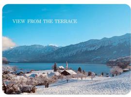 Viesnīca Vintage Lake View Villa with Outdoor Pool pilsētā Špīca