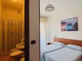 Pensione Aurora, hotel en Imperia