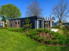 Chalet für Handwerker mit eigener Terrasse am Wasser